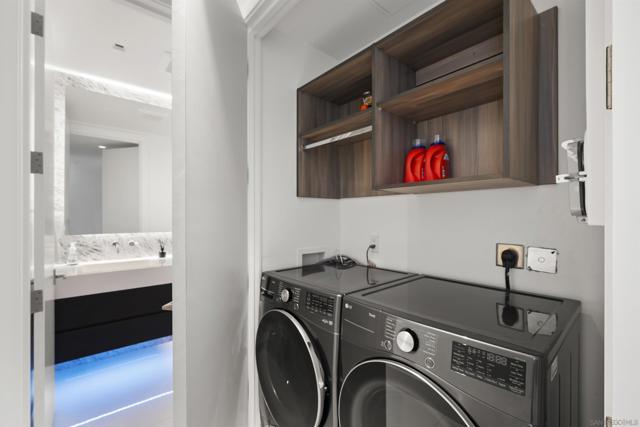 550 Front Street, San Diego CA: https://media.crmls.org/mediaz/79a5544a-7a6a-4362-a52e-c8b55b8b1e44.jpg