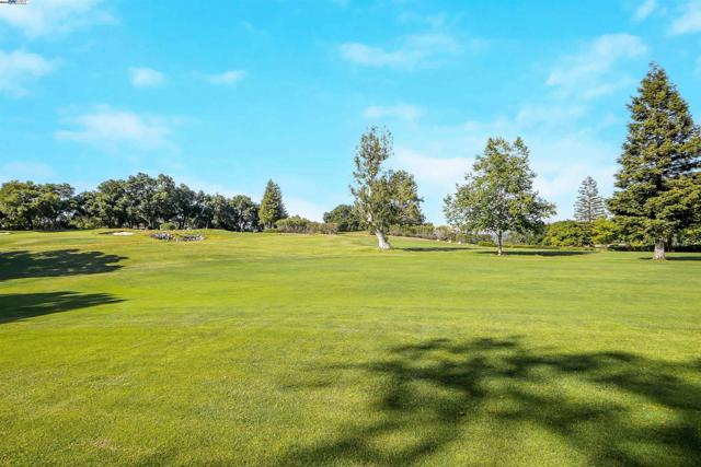 102 Castlewood Dr, Pleasanton CA: https://media.crmls.org/mediaz/79a61883-4507-46ab-9e5f-767928d939eb.jpg