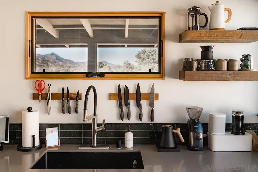 MLS #250043924SD image #16