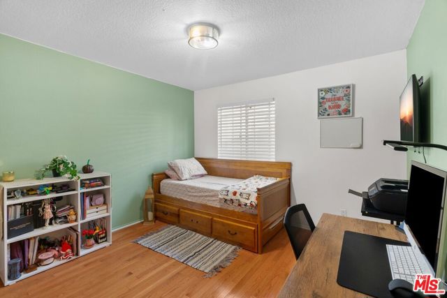 2231 Montrose Avenue, Montrose CA: https://media.crmls.org/mediaz/79a7a9f0-7d72-4414-9643-ee5b6671bc3e.jpg