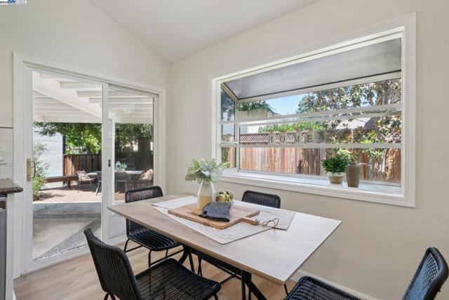 7467 Sundrop Ct, Pleasanton CA: https://media.crmls.org/mediaz/79a7c6d2-50f9-4b38-ae4a-fef9b9b8ff3b.jpg