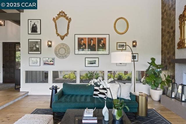 46 E Altarinda, Orinda CA: https://media.crmls.org/mediaz/79a7f65a-075b-44eb-9e8b-adc8986d52d5.jpg