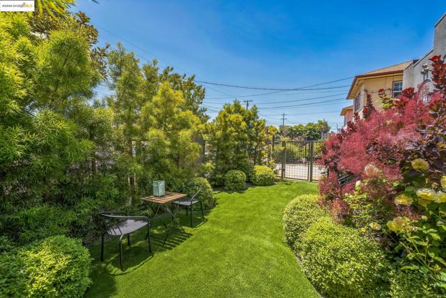 1515 Derby St, Berkeley CA: https://media.crmls.org/mediaz/79a806a8-b3c8-4584-8128-c75c905ff3ef.jpg