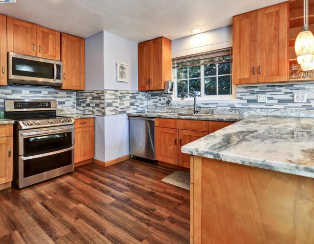 Image 3 of 60 For 2755 Sheffield Pl