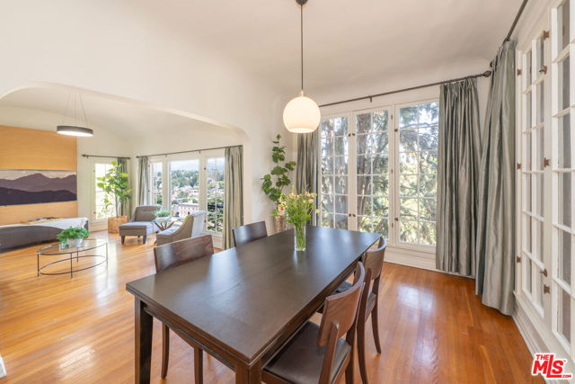 263 Lamont Drive, Los Angeles CA: https://media.crmls.org/mediaz/79a9329b-ef0b-4338-bac2-c7e98bc799cf.jpg