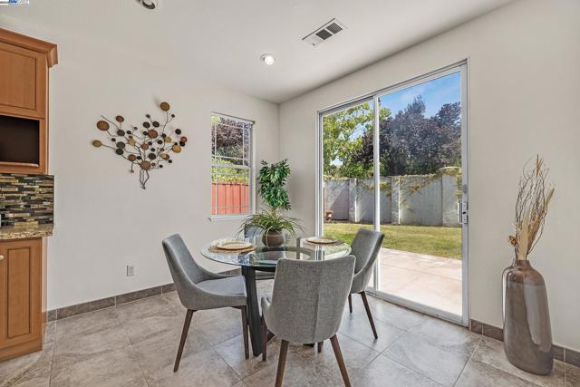 100 Arroyo Ct, Union City CA: https://media.crmls.org/mediaz/79a932e5-9127-483f-a52f-4ac18f631d32.jpg