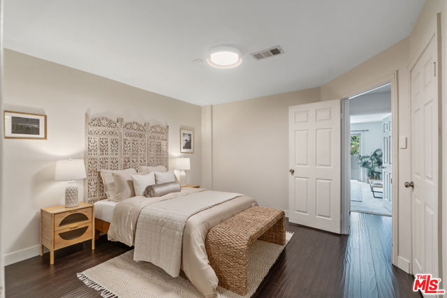3743 S Canfield Avenue, Los Angeles CA: https://media.crmls.org/mediaz/79a95a35-4622-4e14-8889-3874bacce4fe.jpg