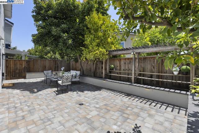 1656 Briarcrest Ct, San Jose CA: https://media.crmls.org/mediaz/79a97a8c-d65d-4c3f-b25d-cec708bc0854.jpg