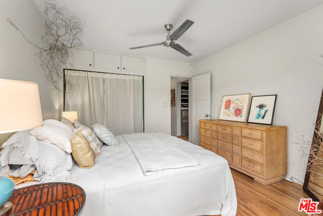 3761 Ashwood Avenue, Los Angeles CA: https://media.crmls.org/mediaz/79a9cc65-e6f1-40ac-9a61-d00c416f5e9f.jpg