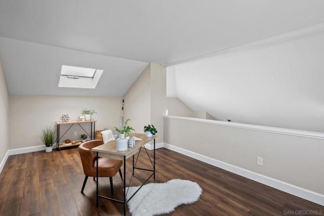 802 Spindrift Ln, Carlsbad CA: https://media.crmls.org/mediaz/79a9efc2-15d5-424d-bed9-d8c2c5d6a1a6.jpg