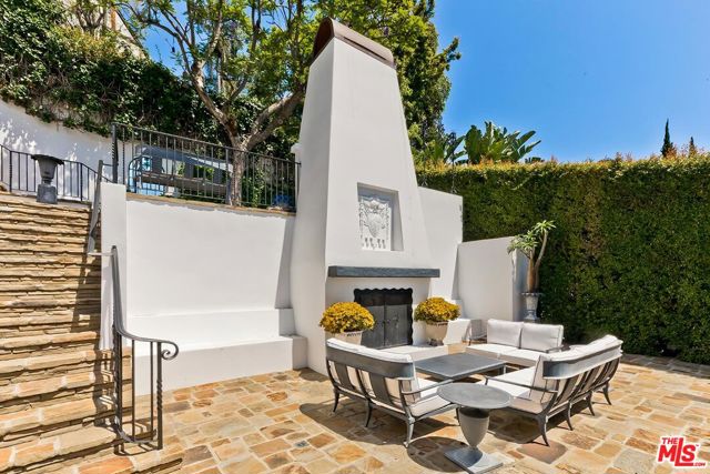 2420 Chislehurst Drive, Los Angeles CA: https://media.crmls.org/mediaz/79aa0784-e7b6-4434-9354-2aa598fc9750.jpg