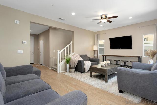 259 Oberlander Way, Fallbrook CA: https://media.crmls.org/mediaz/79aaa245-e5b4-451e-8384-ce24ed3b19f6.jpg
