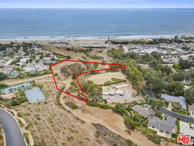 30720 Morning View Drive, Malibu CA: https://media.crmls.org/mediaz/79aaf9d5-00ff-46b9-9d2a-bdc2967338ec.jpg
