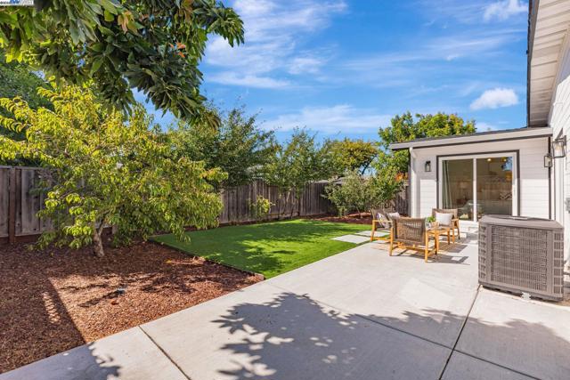581 Kirk Ave, Sunnyvale CA: https://media.crmls.org/mediaz/79abe524-2ece-4115-9dd3-7bfae356dbc2.jpg