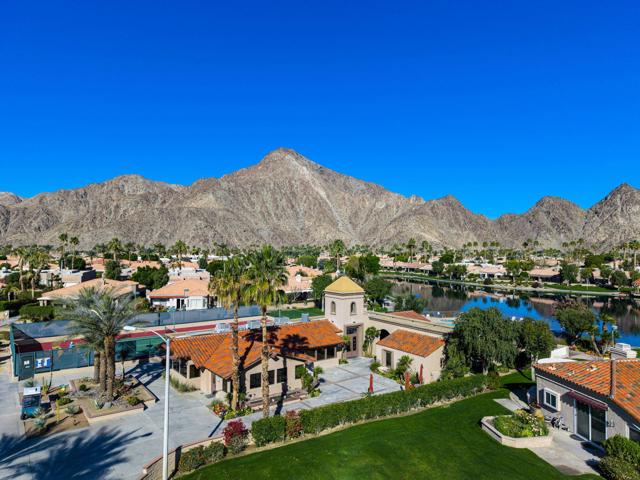 48211 Vista De Nopal, La Quinta CA: https://media.crmls.org/mediaz/79ac0dc3-525c-4f6e-8ca3-b3851d84c955.jpg