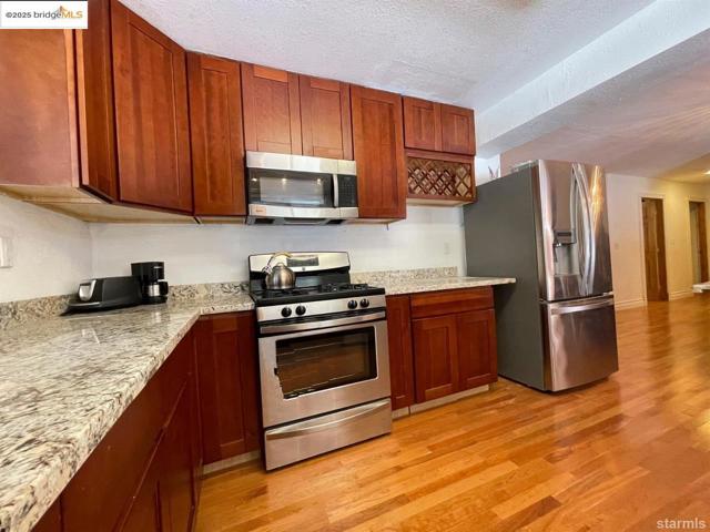 Image 4 of 39 For 864 San Francisco Ave