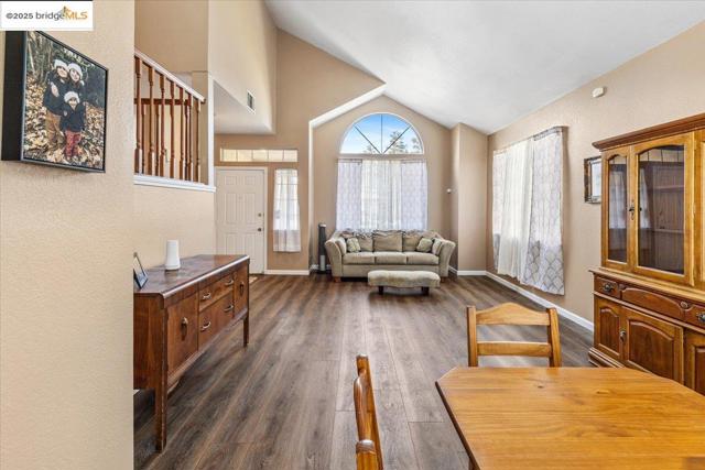 1531 Rutherford Ln, Oakley CA: https://media.crmls.org/mediaz/79ac3d34-2fbb-4886-abf0-74ff9d80cb9e.jpg