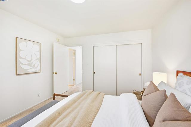 Image 21 of 41 For 5169 Lawler Ave