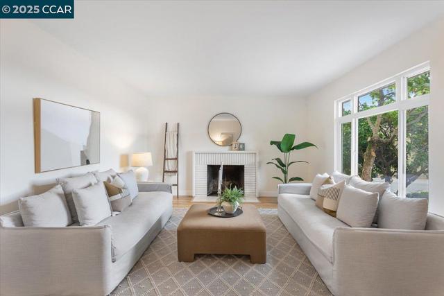 2326 Bramble Ct, Castro Valley CA: https://media.crmls.org/mediaz/79aca163-2ae8-4701-9a0e-b57de980be7f.jpg