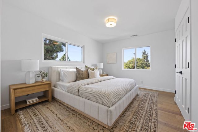 3908 Bentley Avenue, Culver City CA: https://media.crmls.org/mediaz/79ad554e-14b3-4c5e-ad7d-e51f7648dac2.jpg