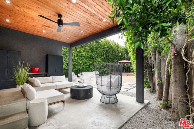 2342 S Garth Avenue, Los Angeles CA: https://media.crmls.org/mediaz/79ad8f90-6bdd-4d6a-85e4-6b41df69d7c6.jpg