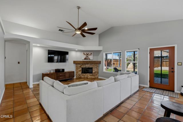 Detail Gallery Image 9 of 49 For 12614 Grand Teton Dr, Bakersfield,  CA 93312 - 4 Beds | 3 Baths