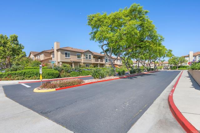 Detail Gallery Image 34 of 38 For 6084 Citracado Cir, Carlsbad,  CA 92009 - 3 Beds | 2/1 Baths
