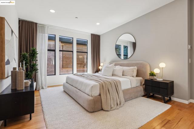 2010 9th St, Berkeley CA: https://media.crmls.org/mediaz/79ae561d-af80-4ab2-b77f-8e7b905219fd.jpg
