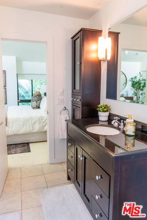 880 Hilldale Avenue, West Hollywood CA: https://media.crmls.org/mediaz/79aee744-df44-4267-82f5-42fb99b2594b.jpg