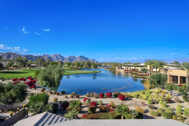 81463 Joshua Tree Court, La Quinta CA: https://media.crmls.org/mediaz/79af42a0-858e-42b7-b69c-4fe30d28d6e2.jpg