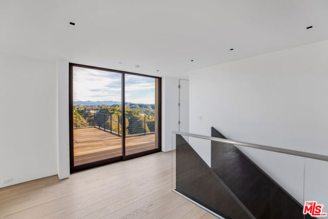 1448 STRADELLA Road, Los Angeles CA: https://media.crmls.org/mediaz/79afdb58-2e97-456c-8965-508ca2e0501d.jpg
