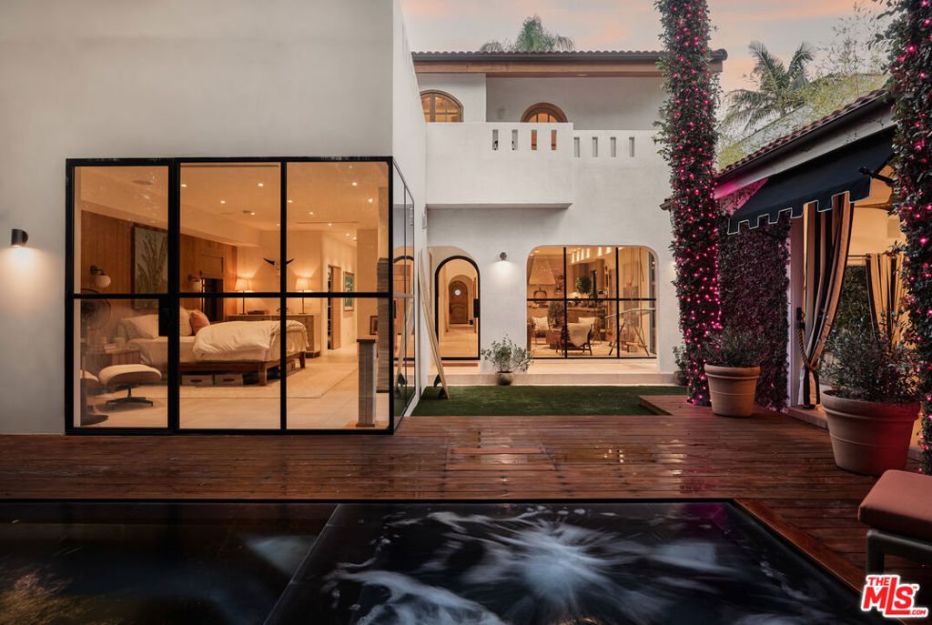 918 N La Jolla Avenue — Spanish