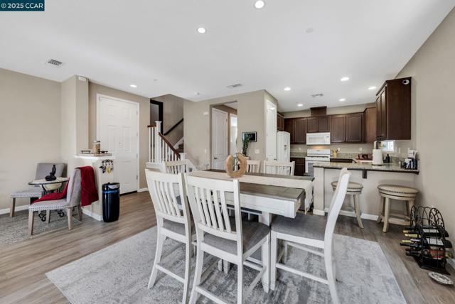 1037 Gridley Dr, Pittsburg CA: https://media.crmls.org/mediaz/79b0a2cd-07d0-4ec1-9f68-6fee78b79cbd.jpg