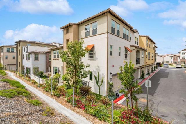 Detail Gallery Image 4 of 69 For 1763 Laurelwood Way, Oceanside,  CA 92057 - 3 Beds | 2/1 Baths