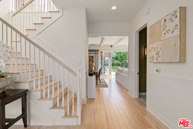 28870 Hampton Place, Malibu CA: https://media.crmls.org/mediaz/79b0d144-3821-424f-b296-a28b98632b4a.jpg