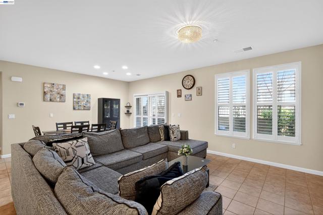 86 S Cortadillo St, Mountain House CA: https://media.crmls.org/mediaz/79b0e0b3-4efc-4b41-ae3b-0058e54e2ad9.jpg