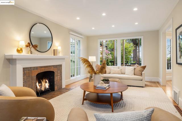 740 Calmar Ave, Oakland CA: https://media.crmls.org/mediaz/79b0fbb3-9494-4aff-8064-9a8887ab8006.jpg