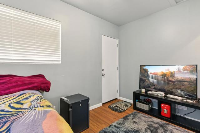 109 Dumbarton Avenue, Redwood City CA: https://media.crmls.org/mediaz/79b12abc-2bcf-409c-947a-06826d2f9d3f.jpg