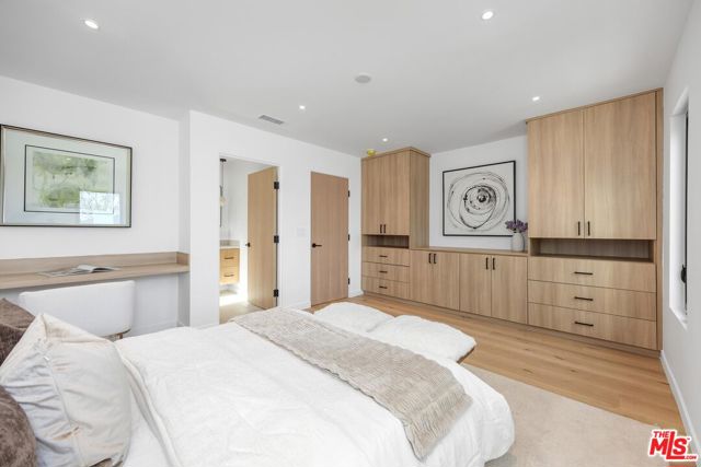 4627 Sunnyslope Avenue, Sherman Oaks CA: https://media.crmls.org/mediaz/79b1a327-b039-4ec2-b0a4-178f2184f1ff.jpg