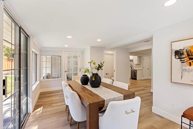 1692 Maryland St, Redwood City CA: https://media.crmls.org/mediaz/79b1f2b7-5c68-4e66-aff5-f94f32e107d1.jpg