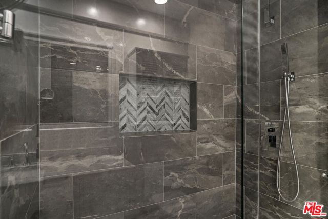 3231 Cheviot Vista Place, Los Angeles CA: https://media.crmls.org/mediaz/79b2c4e7-73f3-4a17-adb7-5223eb41935f.jpg