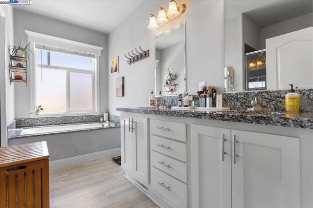 3015 E Bayshore Road #423, Redwood City CA: https://media.crmls.org/mediaz/79b32878-88ba-4ef7-be38-c5b99ff96434.jpg