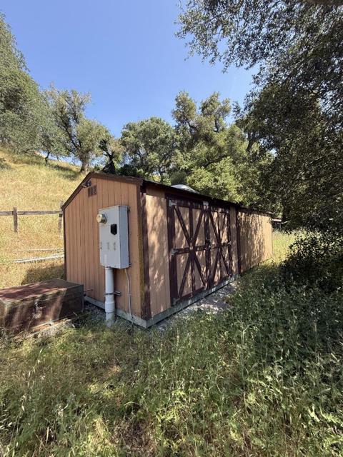 10900 Watsonville Road, Gilroy CA: https://media.crmls.org/mediaz/79b3b70e-b510-44e3-8dc4-d44492e67203.jpg