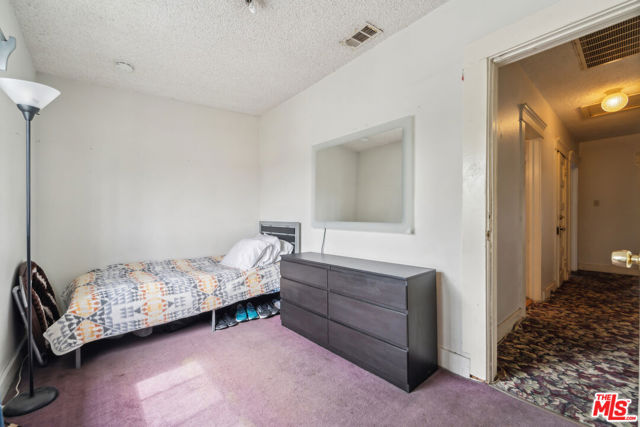 1946 S La Salle Avenue, Los Angeles CA: https://media.crmls.org/mediaz/79b3bcc9-6366-40b7-909b-954e8ca4e731.jpg