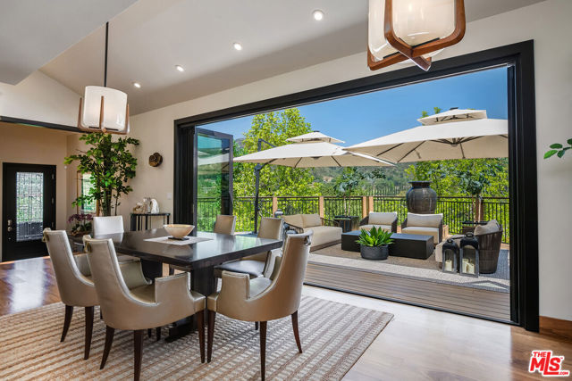 3000 Cornwall Drive, Glendale CA: https://media.crmls.org/mediaz/79b3d0db-7aaf-4443-ad2d-39ed2de1effc.jpg