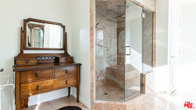 7449 Studio Road, Canoga Park CA: https://media.crmls.org/mediaz/79b41533-cfdb-4276-8cff-66e96f485a77.jpg