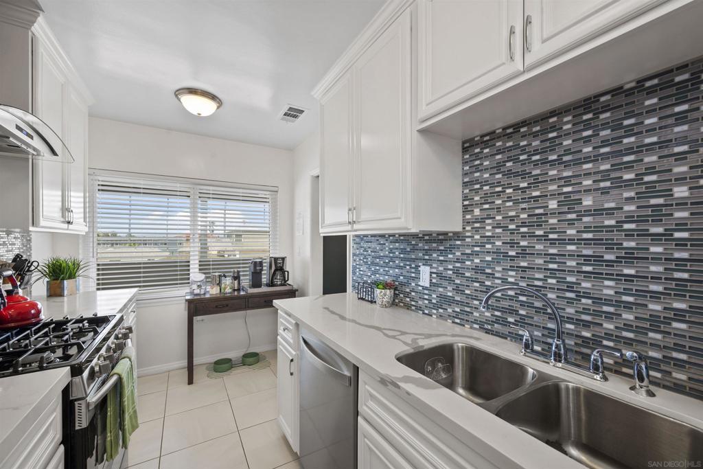 4727 Greene Street - photo 10