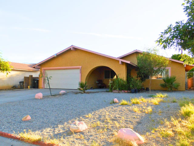 13547 Caliente Drive, Desert Hot Springs CA: https://media.crmls.org/mediaz/79b46352-2a41-4a4e-9c23-1e34e1c3d0f8.jpg