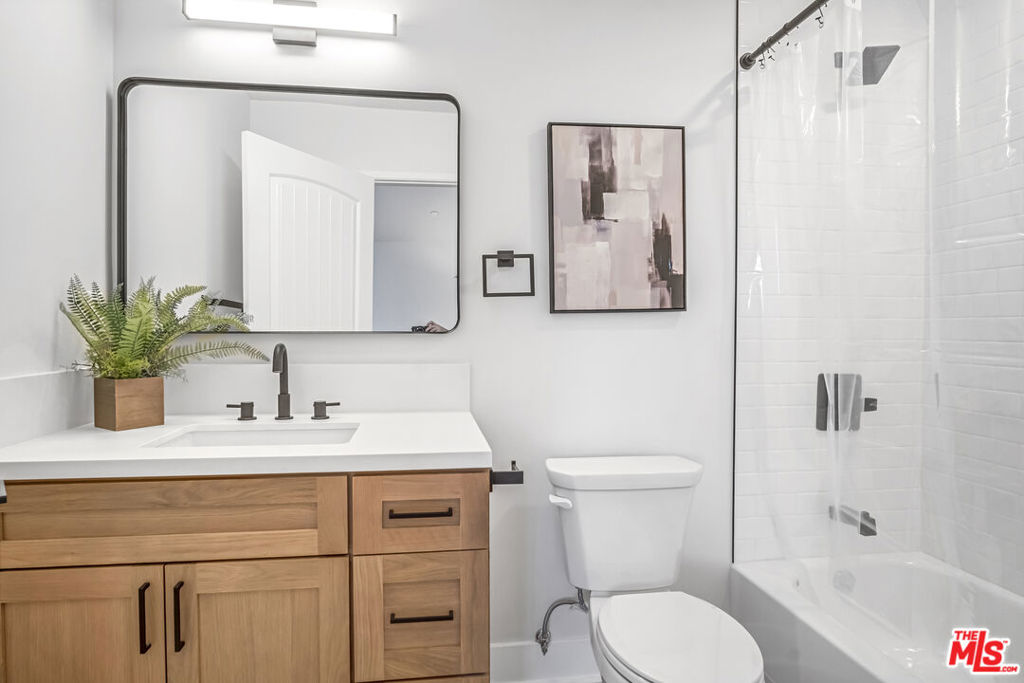 https://media.crmls.org/mediaz/79b480eb-2ff9-4756-9100-7027254bc740.jpg?preset=X-Large