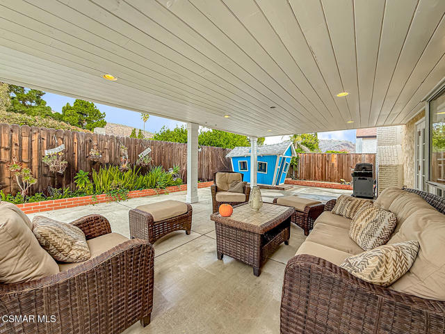 3307 Rainbow Creek Circle, Thousand Oaks CA: https://media.crmls.org/mediaz/79b50dc6-2117-4b36-a456-41cc8d1c24dc.jpg